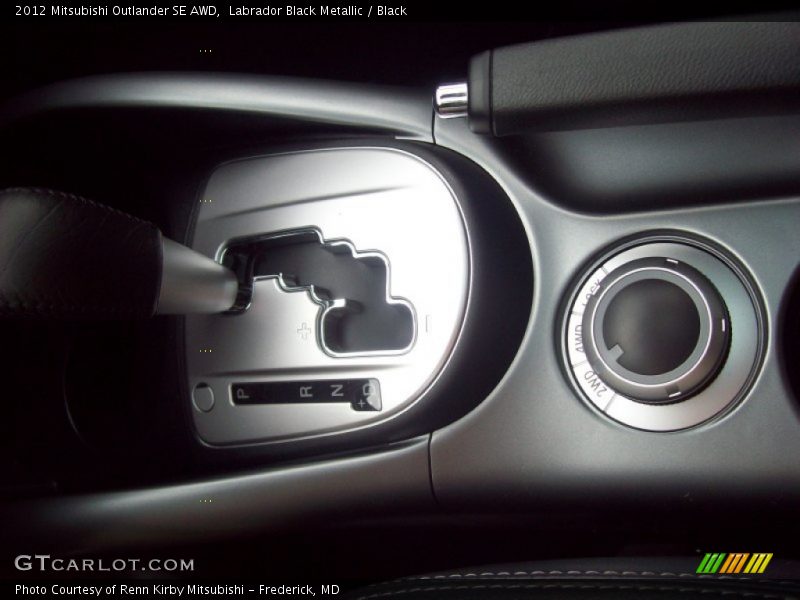 Labrador Black Metallic / Black 2012 Mitsubishi Outlander SE AWD