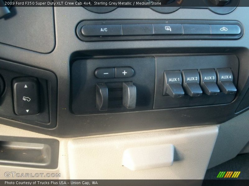 Sterling Grey Metallic / Medium Stone 2009 Ford F350 Super Duty XLT Crew Cab 4x4