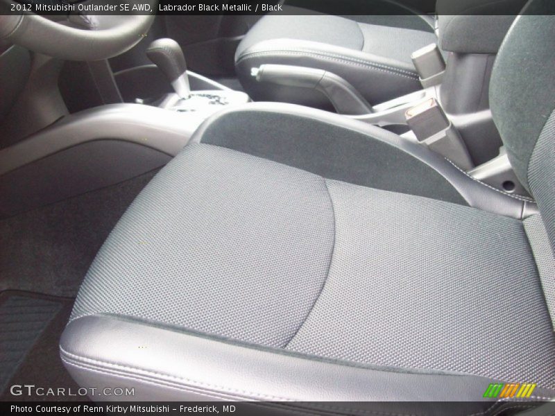 Labrador Black Metallic / Black 2012 Mitsubishi Outlander SE AWD