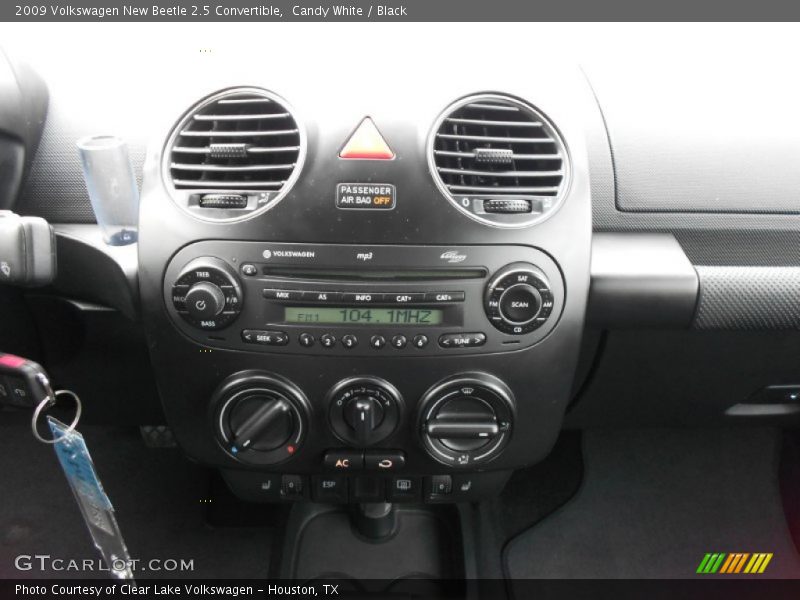Candy White / Black 2009 Volkswagen New Beetle 2.5 Convertible