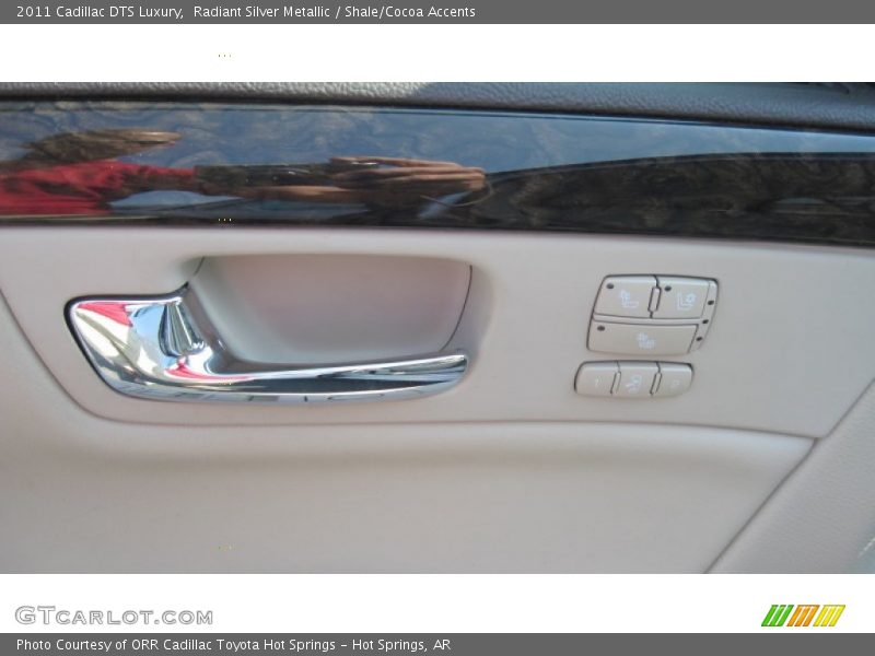 Radiant Silver Metallic / Shale/Cocoa Accents 2011 Cadillac DTS Luxury