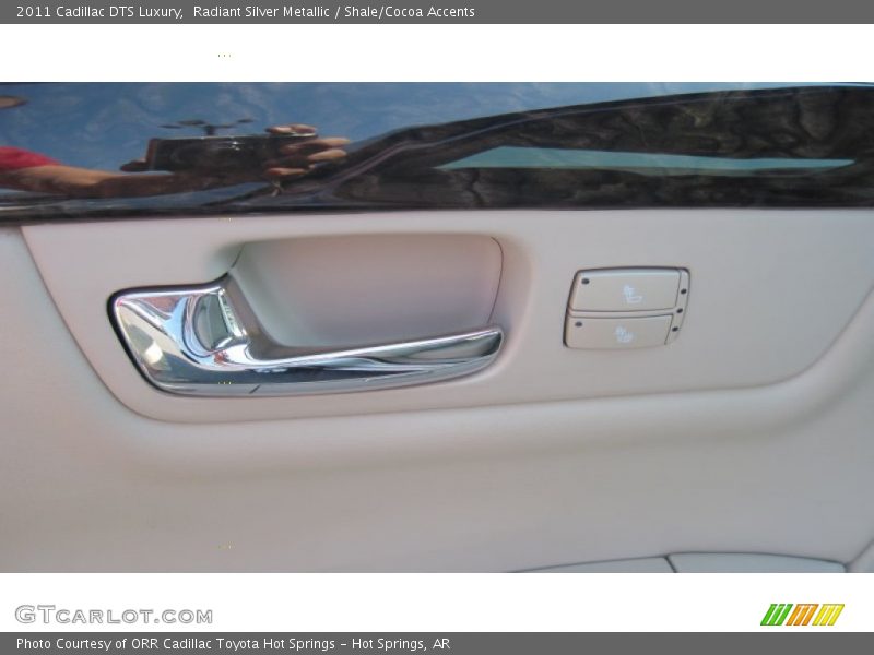Radiant Silver Metallic / Shale/Cocoa Accents 2011 Cadillac DTS Luxury