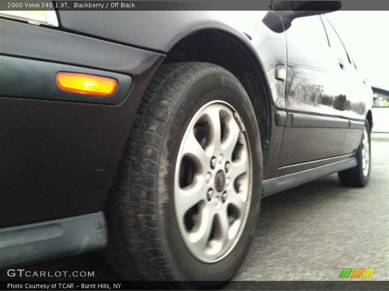Blackberry / Off Black 2000 Volvo S40 1.9T