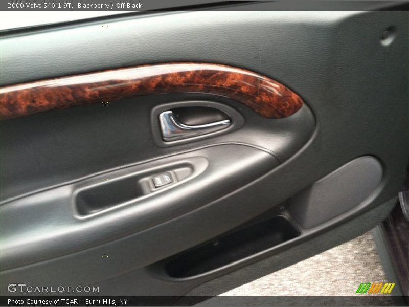 Blackberry / Off Black 2000 Volvo S40 1.9T