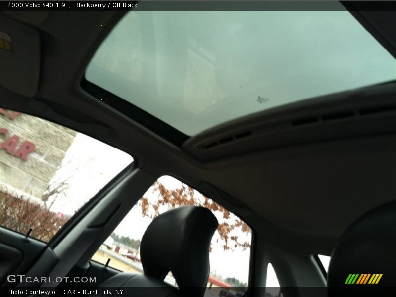 Blackberry / Off Black 2000 Volvo S40 1.9T