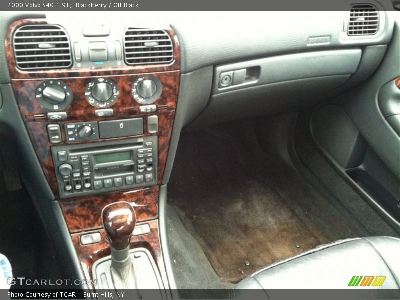 Blackberry / Off Black 2000 Volvo S40 1.9T
