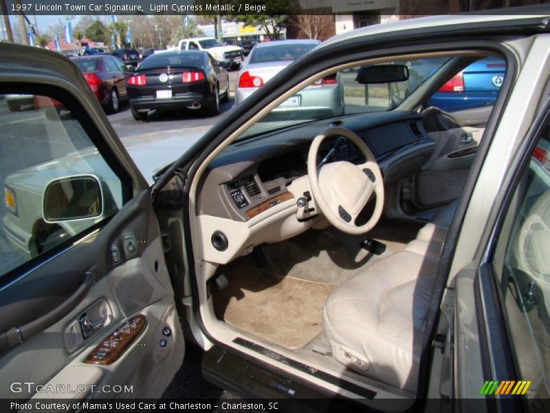 Light Cypress Metallic / Beige 1997 Lincoln Town Car Signature