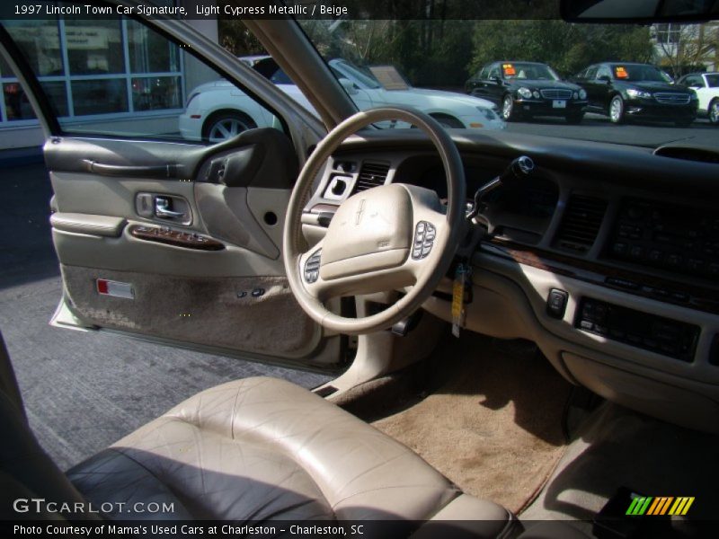 Light Cypress Metallic / Beige 1997 Lincoln Town Car Signature