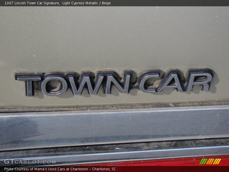 Light Cypress Metallic / Beige 1997 Lincoln Town Car Signature