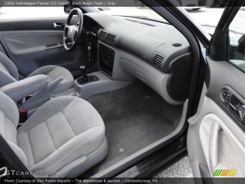 Black Magic Pearl / Grey 1999 Volkswagen Passat GLS Sedan