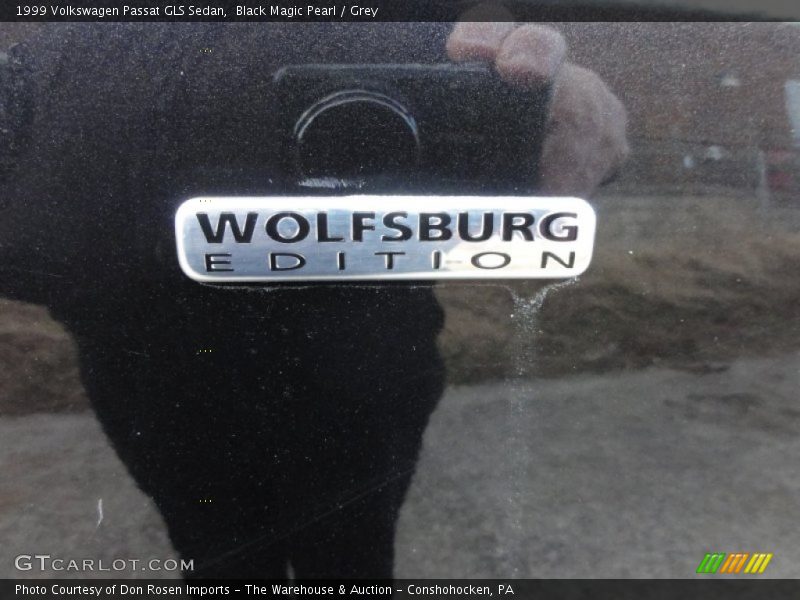 Black Magic Pearl / Grey 1999 Volkswagen Passat GLS Sedan