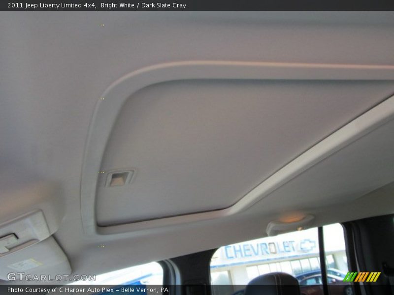 Bright White / Dark Slate Gray 2011 Jeep Liberty Limited 4x4