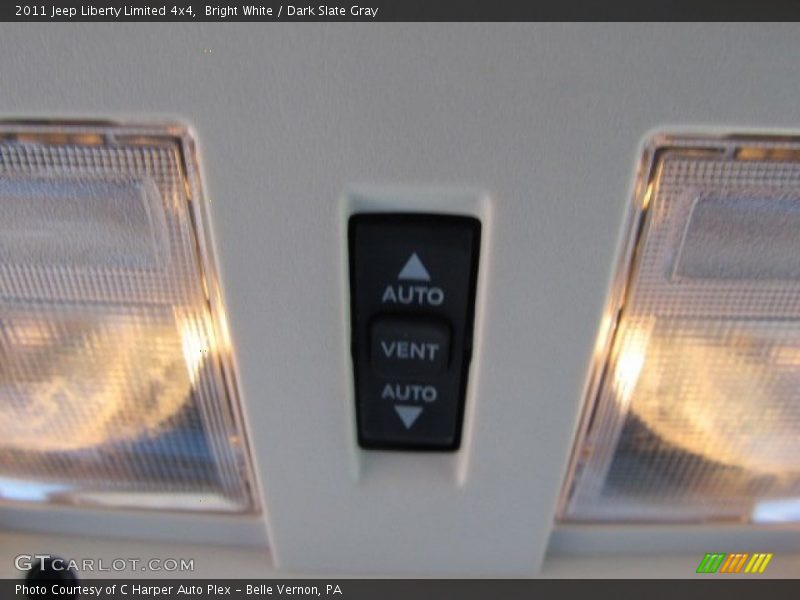 Bright White / Dark Slate Gray 2011 Jeep Liberty Limited 4x4