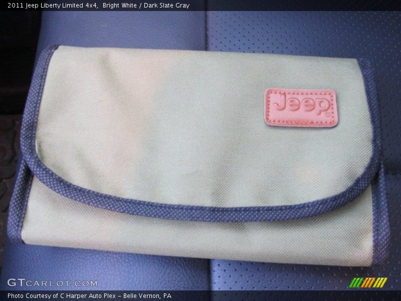 Bright White / Dark Slate Gray 2011 Jeep Liberty Limited 4x4