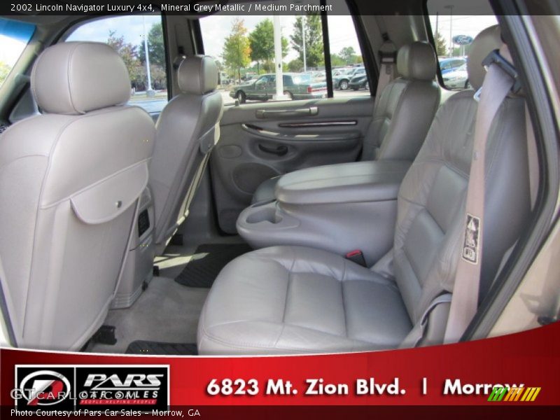 Mineral Grey Metallic / Medium Parchment 2002 Lincoln Navigator Luxury 4x4
