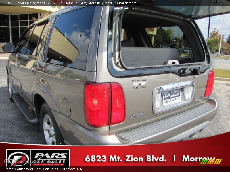 Mineral Grey Metallic / Medium Parchment 2002 Lincoln Navigator Luxury 4x4