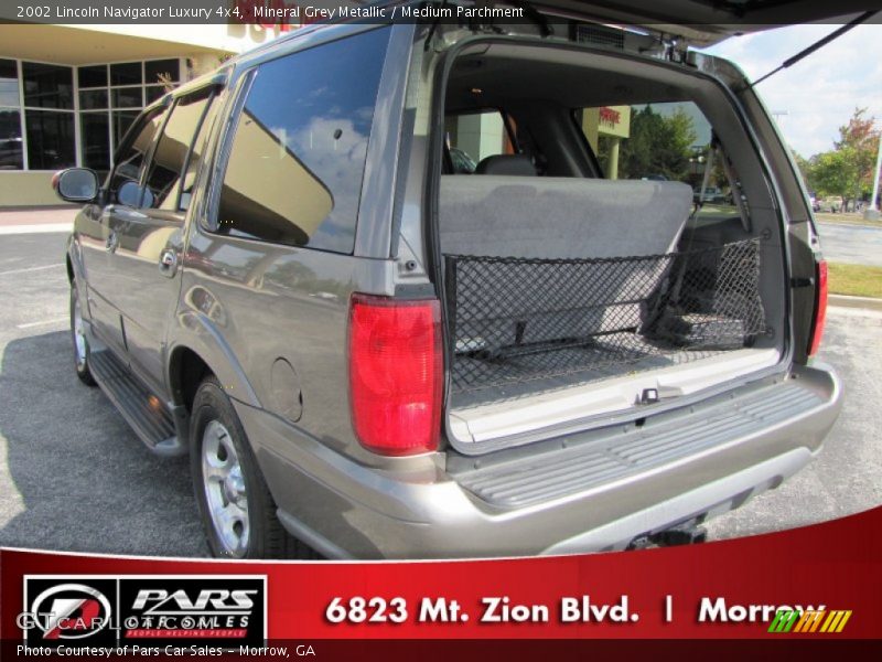 Mineral Grey Metallic / Medium Parchment 2002 Lincoln Navigator Luxury 4x4
