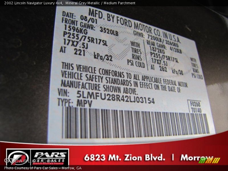 Mineral Grey Metallic / Medium Parchment 2002 Lincoln Navigator Luxury 4x4