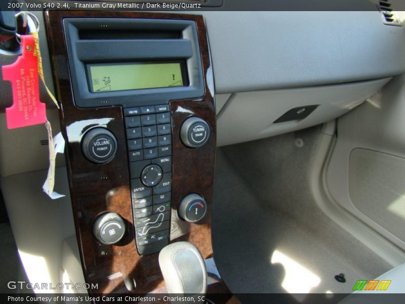 Titanium Gray Metallic / Dark Beige/Quartz 2007 Volvo S40 2.4i