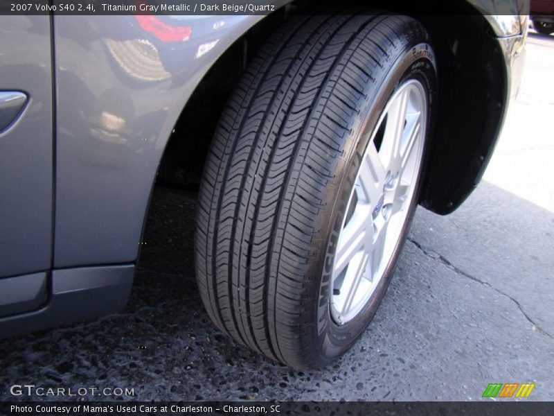 Titanium Gray Metallic / Dark Beige/Quartz 2007 Volvo S40 2.4i