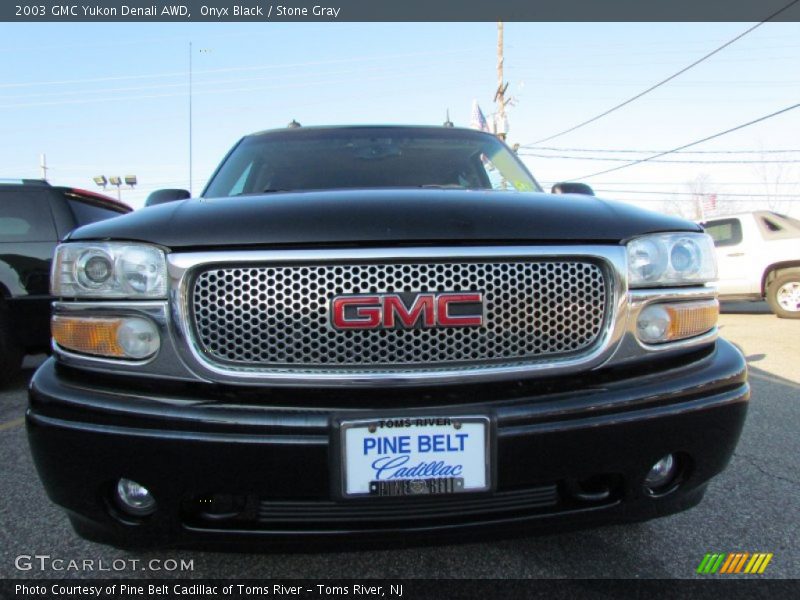 Onyx Black / Stone Gray 2003 GMC Yukon Denali AWD
