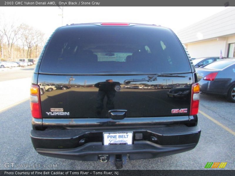 Onyx Black / Stone Gray 2003 GMC Yukon Denali AWD