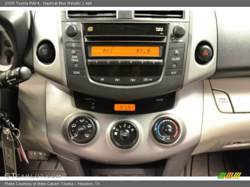 Controls of 2006 RAV4 