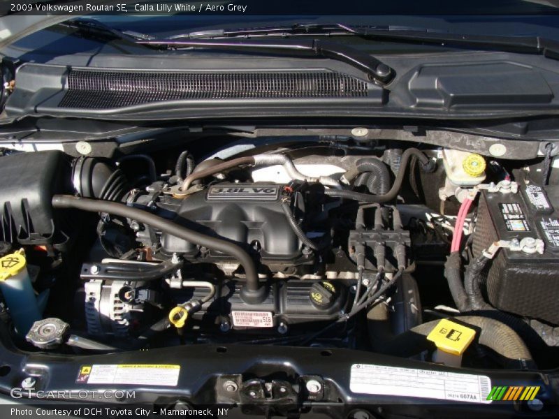 Calla Lilly White / Aero Grey 2009 Volkswagen Routan SE