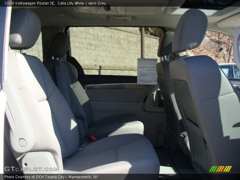 Calla Lilly White / Aero Grey 2009 Volkswagen Routan SE