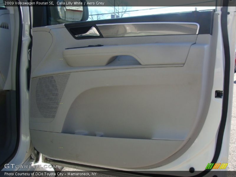 Calla Lilly White / Aero Grey 2009 Volkswagen Routan SE