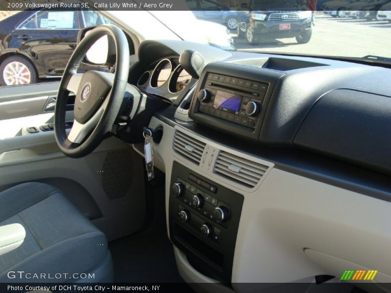Calla Lilly White / Aero Grey 2009 Volkswagen Routan SE