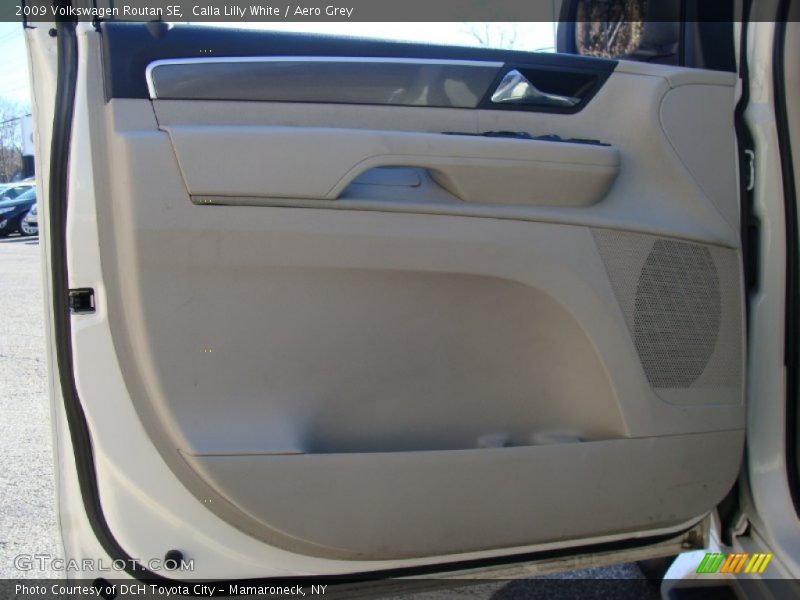 Calla Lilly White / Aero Grey 2009 Volkswagen Routan SE