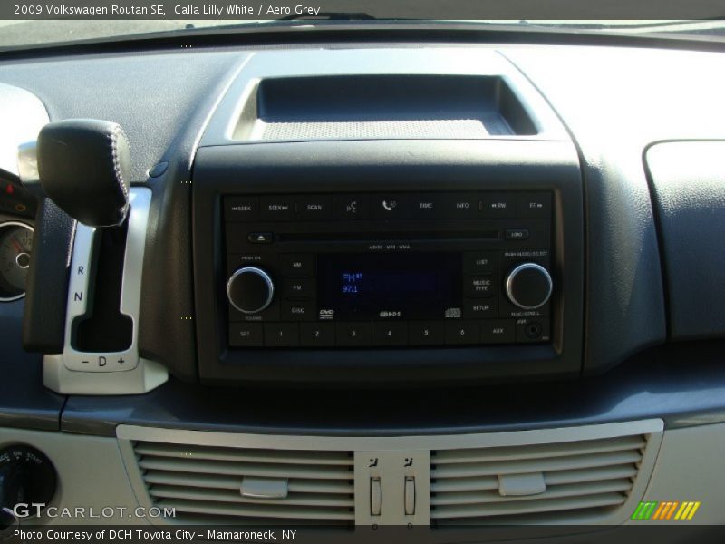 Calla Lilly White / Aero Grey 2009 Volkswagen Routan SE