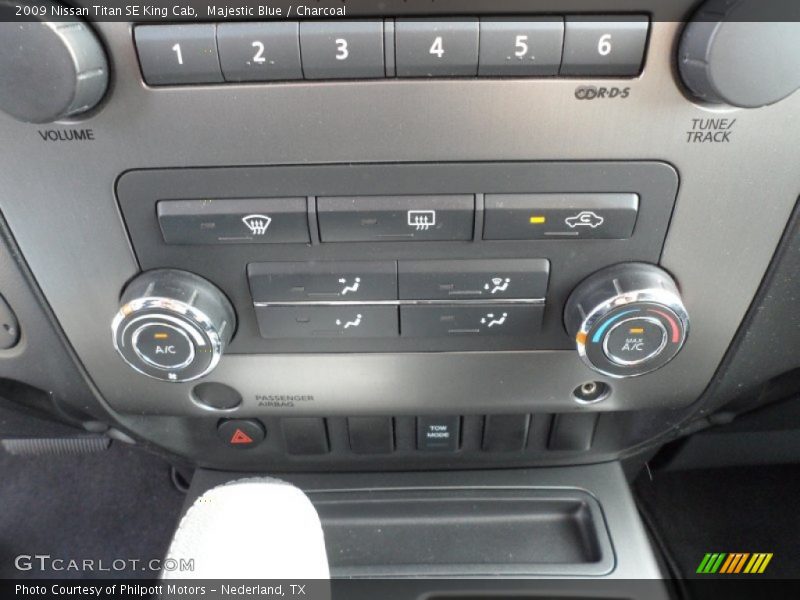 Controls of 2009 Titan SE King Cab