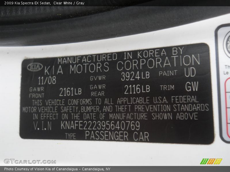 Clear White / Gray 2009 Kia Spectra EX Sedan