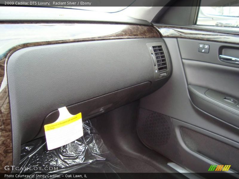 Radiant Silver / Ebony 2009 Cadillac DTS Luxury