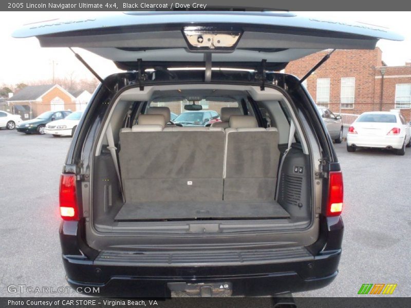 Black Clearcoat / Dove Grey 2005 Lincoln Navigator Ultimate 4x4