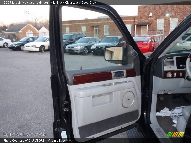 Black Clearcoat / Dove Grey 2005 Lincoln Navigator Ultimate 4x4