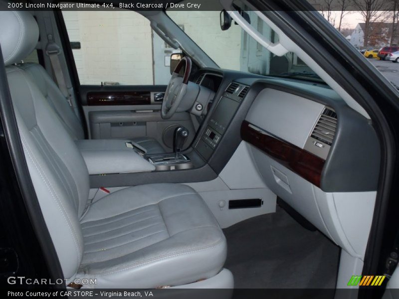 Black Clearcoat / Dove Grey 2005 Lincoln Navigator Ultimate 4x4