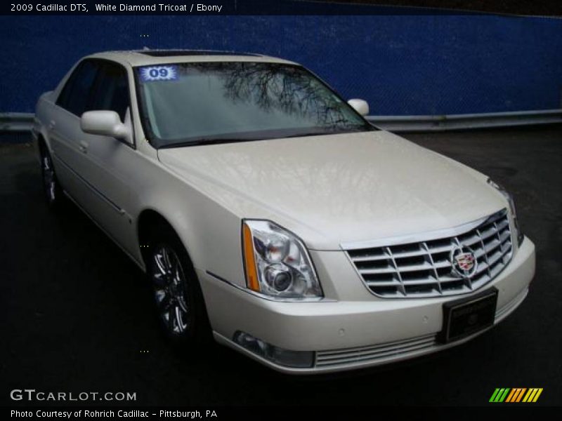 White Diamond Tricoat / Ebony 2009 Cadillac DTS