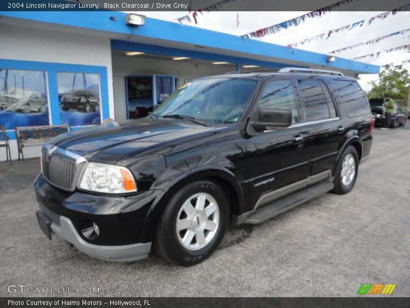 Front 3/4 View of 2004 Navigator Luxury