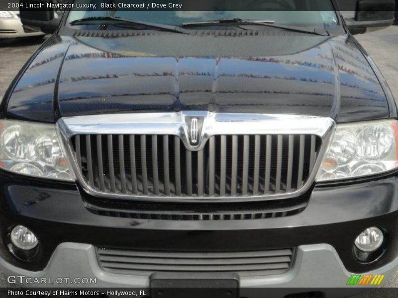 Black Clearcoat / Dove Grey 2004 Lincoln Navigator Luxury