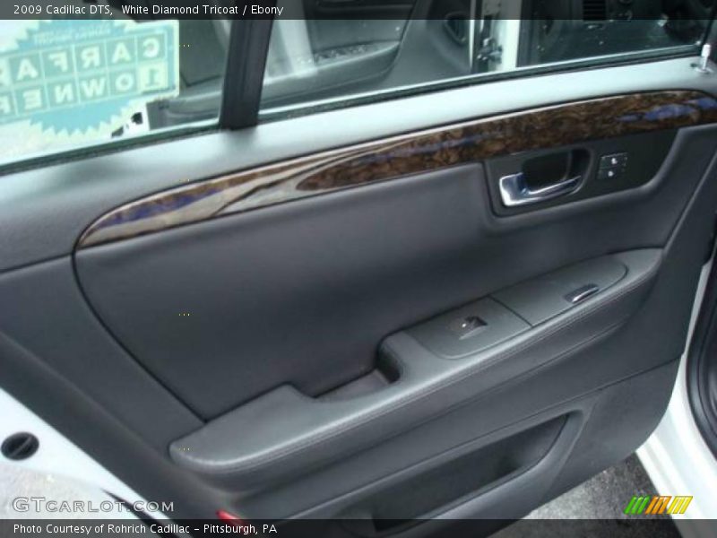White Diamond Tricoat / Ebony 2009 Cadillac DTS