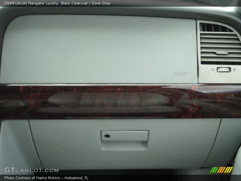 Black Clearcoat / Dove Grey 2004 Lincoln Navigator Luxury