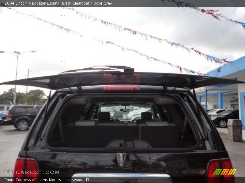 Black Clearcoat / Dove Grey 2004 Lincoln Navigator Luxury