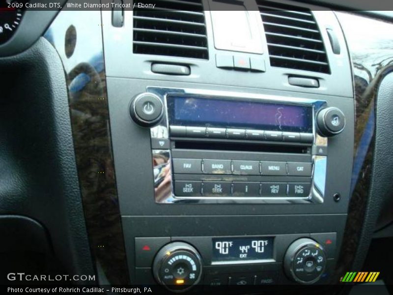 White Diamond Tricoat / Ebony 2009 Cadillac DTS