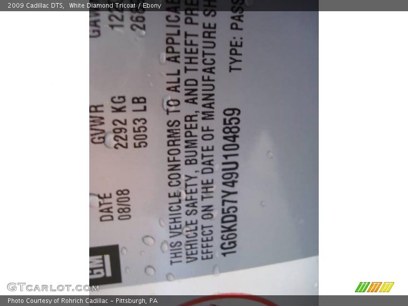 White Diamond Tricoat / Ebony 2009 Cadillac DTS
