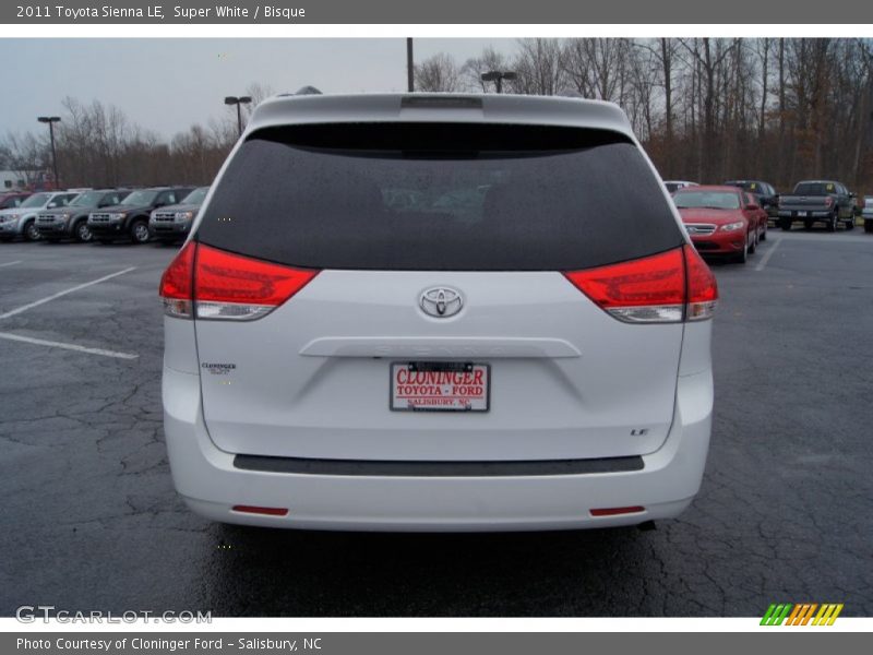 Super White / Bisque 2011 Toyota Sienna LE