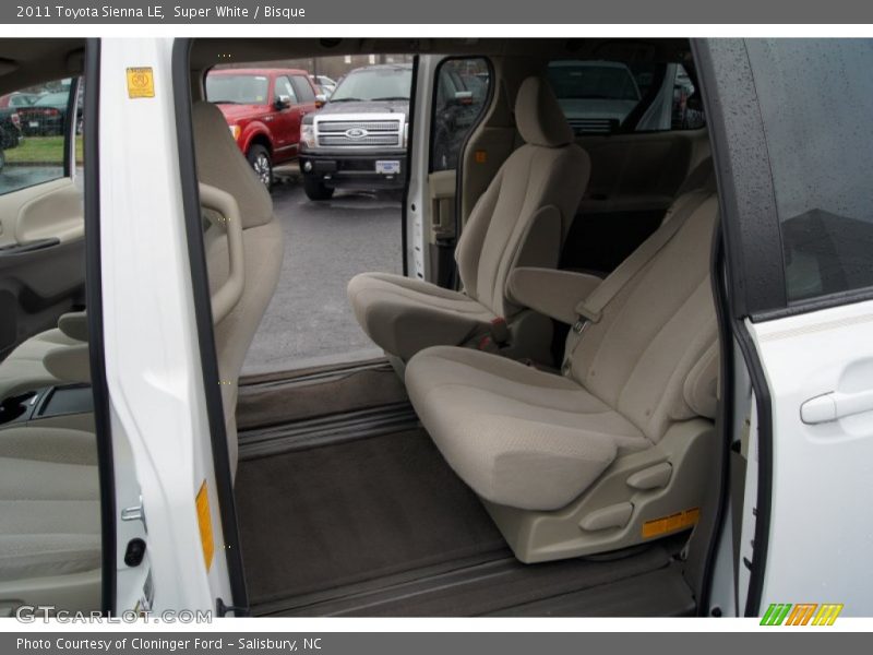 Super White / Bisque 2011 Toyota Sienna LE