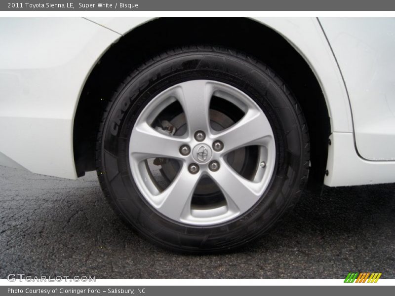 Super White / Bisque 2011 Toyota Sienna LE